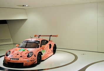 DIY vs. Professional Car Wraps: Which Is Right for You? blog image