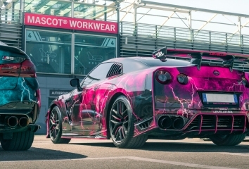 Top 5 Benefits of Vinyl Wrapping Your Car blog image