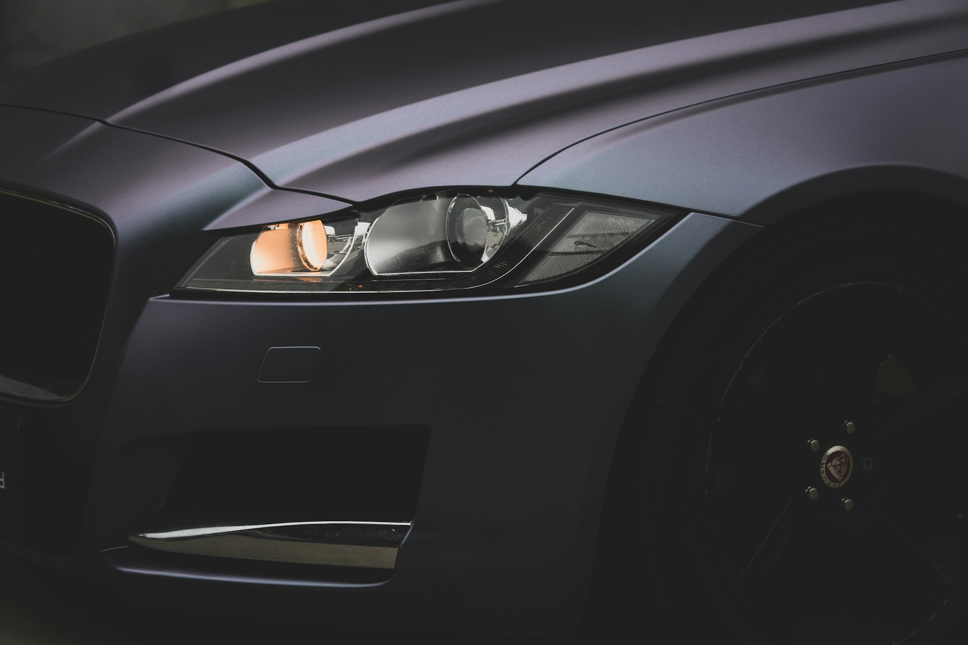 Matte vs. Gloss Car Wraps: How to Choose the Perfect Finish main image